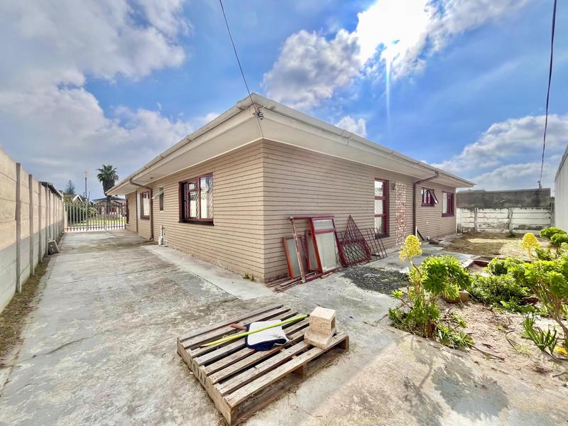 4 Bedroom Property for Sale in Retreat Western Cape